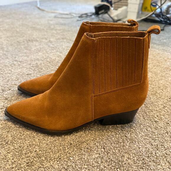 Marc Fisher Shoes - NWT Marc Fisher Yarita Chelsea Boots Womens 7 Brown Suede Pointed Toe